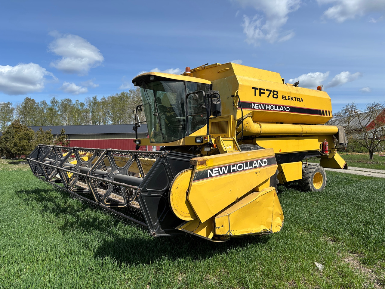 New Holland TF78 Elektra - Obilný kombajn: obrázok 1 New Holland TF78 Elektra - Obilný kombajn: obrázok 1