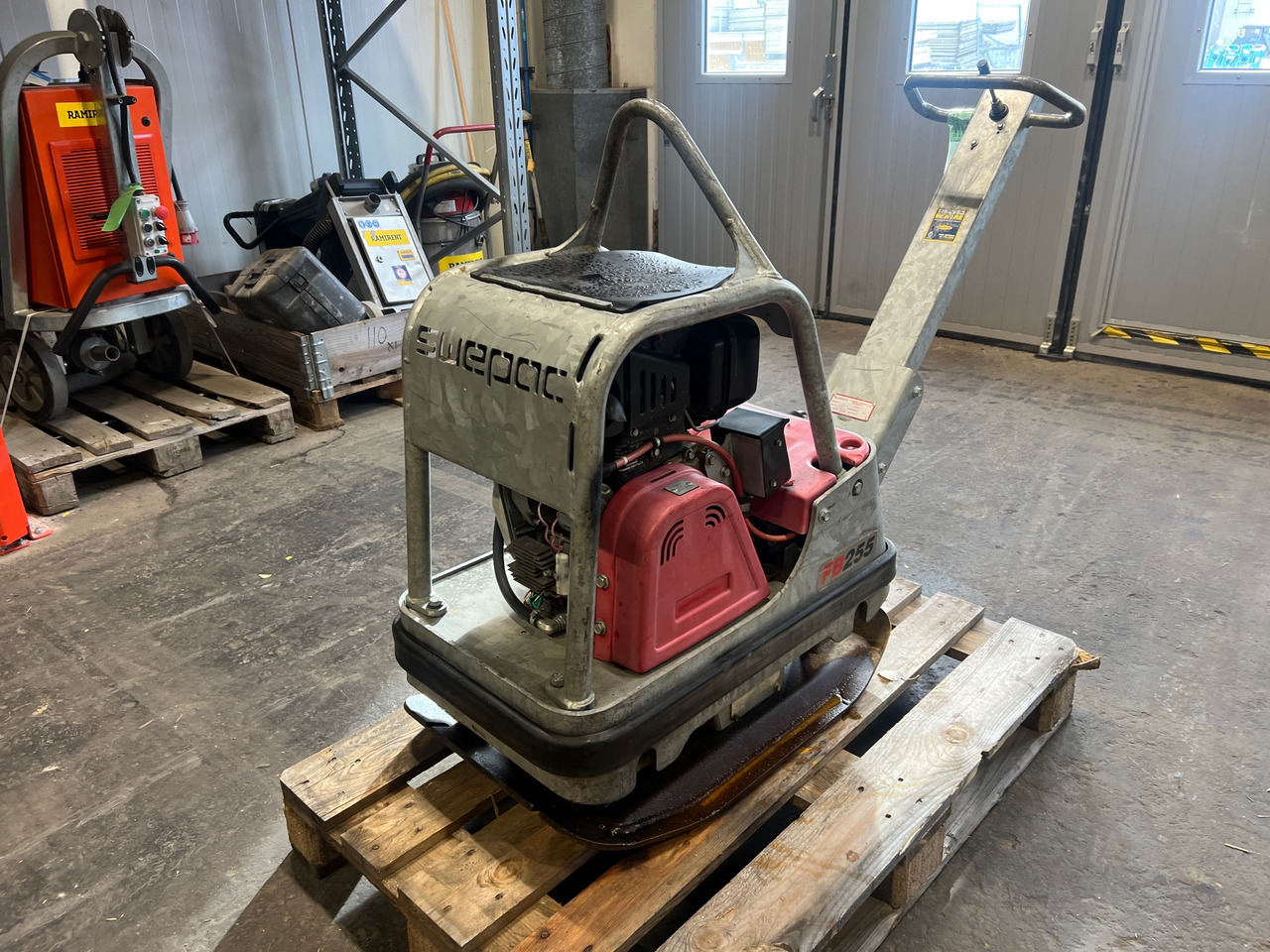 Swepac FB255 - Vibračná doska: obrázok 1 Swepac FB255 - Vibračná doska: obrázok 1