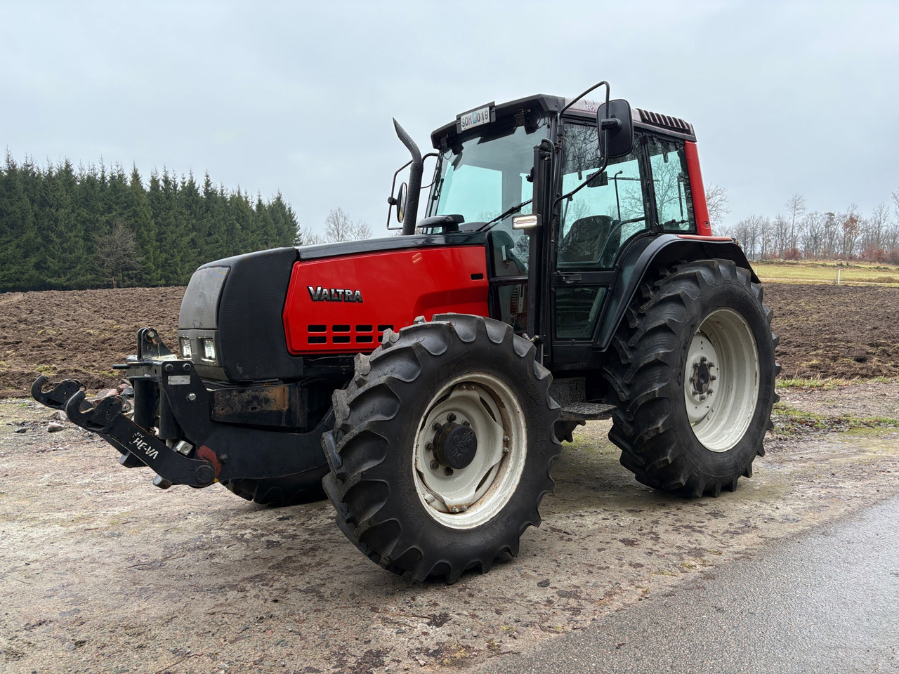 Valtra 6800-4 - Traktor: obrázok 1 Valtra 6800-4 - Traktor: obrázok 1