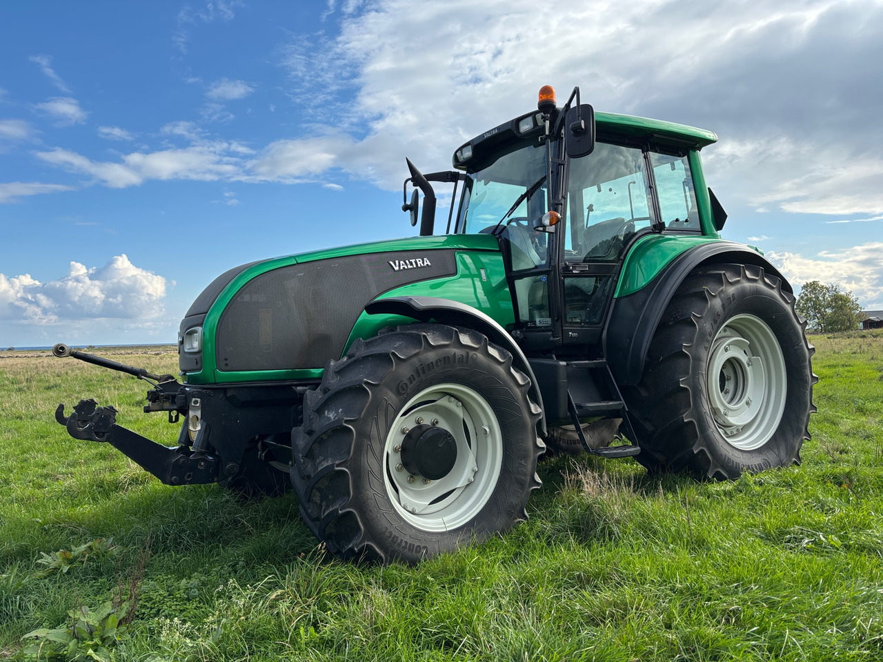 Valtra T150 - Traktor: obrázok 1 Valtra T150 - Traktor: obrázok 1