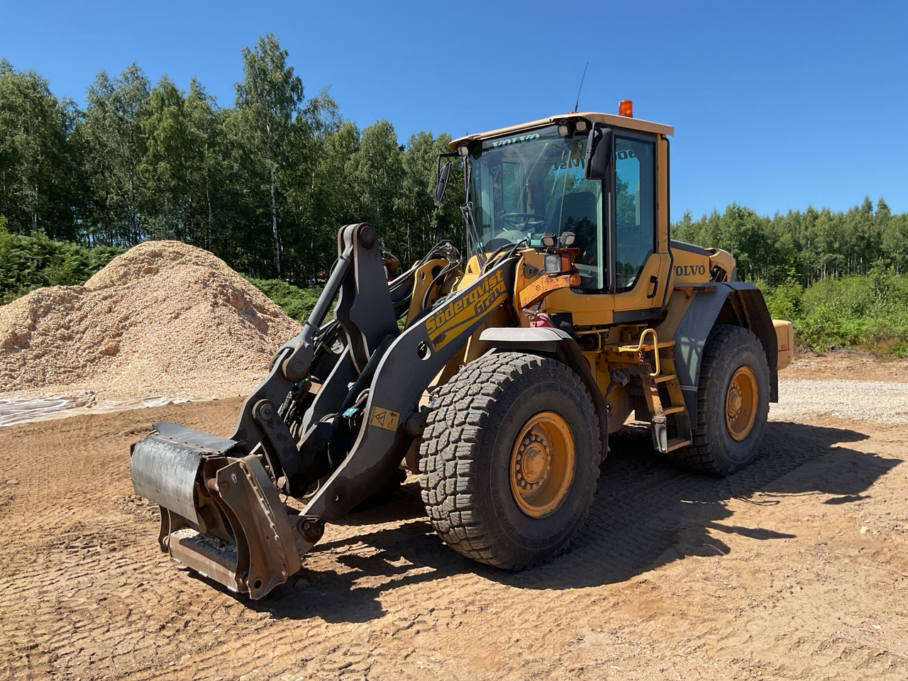 Volvo L90F - Kolesový nakladač: obrázok 1 Volvo L90F - Kolesový nakladač: obrázok 1