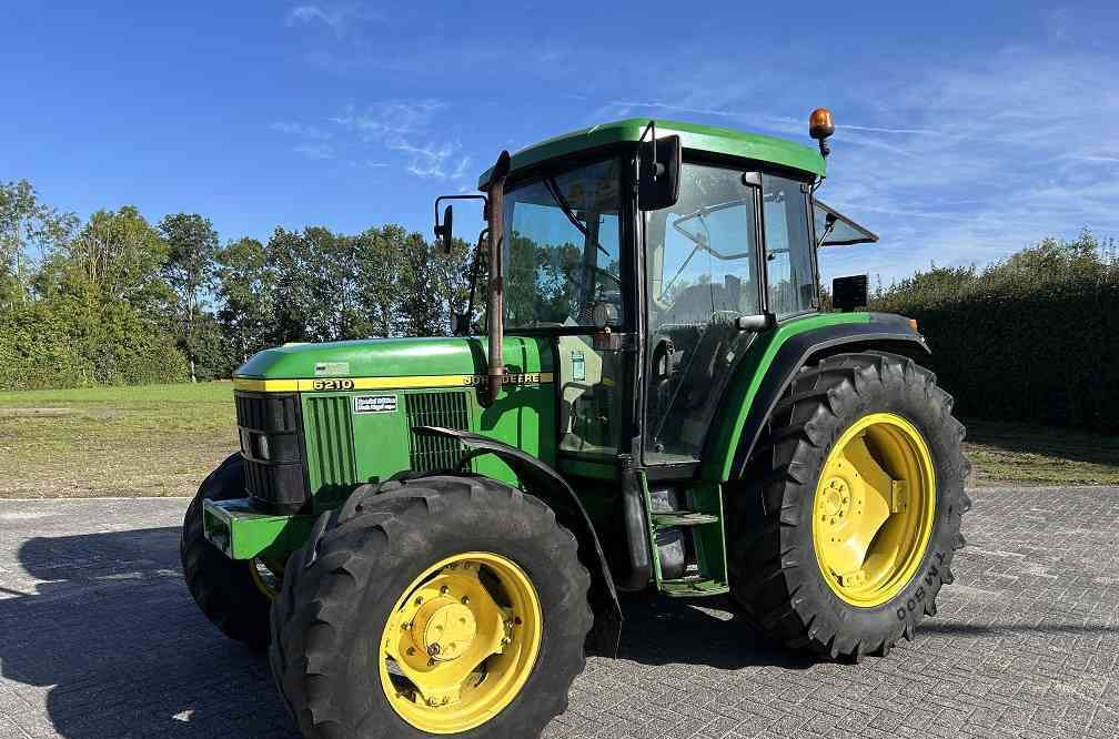 John Deere 6210 - Traktor: obrázok 1 John Deere 6210 - Traktor: obrázok 1