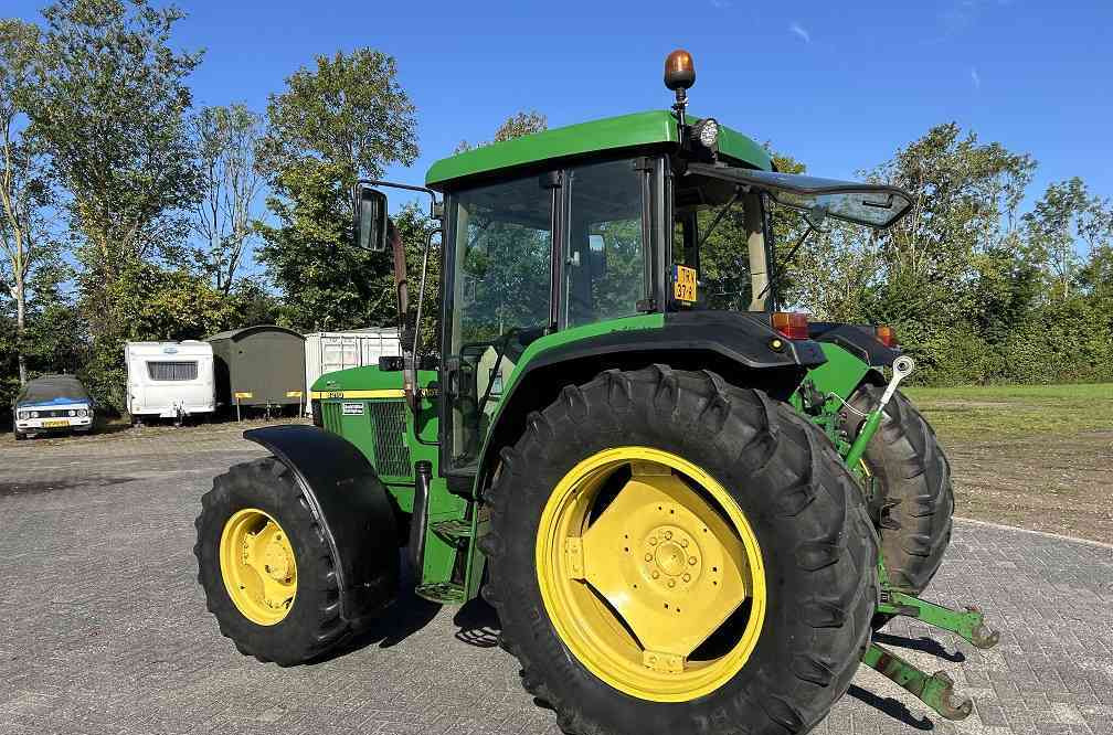 John Deere 6210 - Traktor: obrázok 2 John Deere 6210 - Traktor: obrázok 2