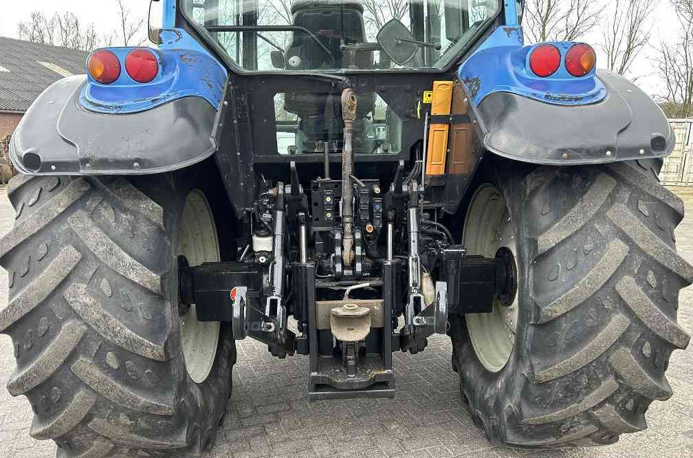 Valtra T130 - Traktor: obrázok 3 Valtra T130 - Traktor: obrázok 3