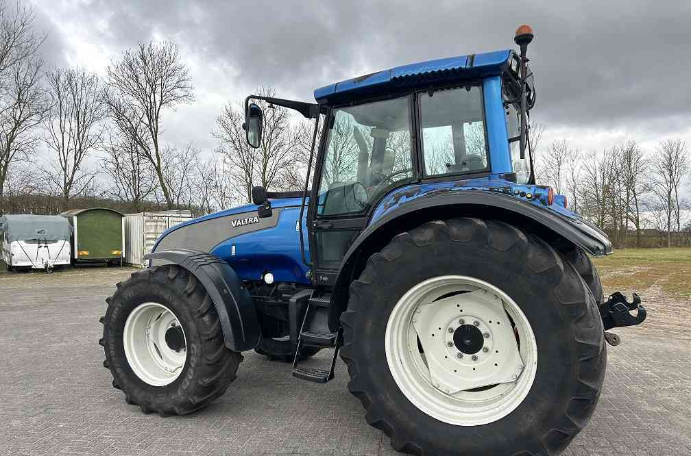 Valtra T130 trekker - Traktor: obrázok 2 Valtra T130 trekker - Traktor: obrázok 2