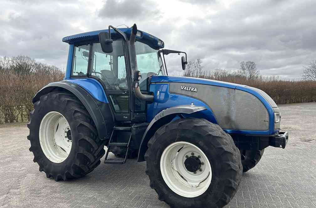Valtra T130 trekker - Traktor: obrázok 4 Valtra T130 trekker - Traktor: obrázok 4