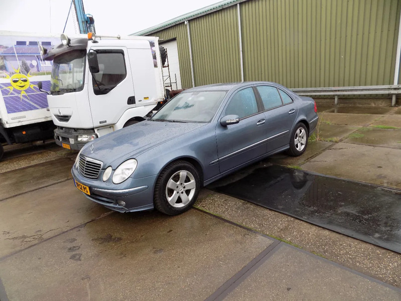 Mercedes-Benz E-Klasse 320 CDI sedan avantgarde - Automobil: obrázok 4 Mercedes-Benz E-Klasse 320 CDI sedan avantgarde - Automobil: obrázok 4