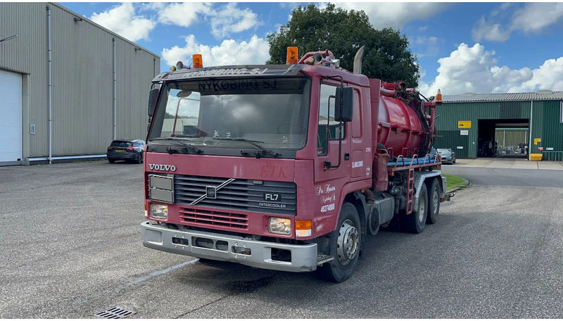 Volvo FL 7 FL7 Vacuum toilet tanker 8000 liter - Fekálne vozidlo: obrázok 1 Volvo FL 7 FL7 Vacuum toilet tanker 8000 liter - Fekálne vozidlo: obrázok 1