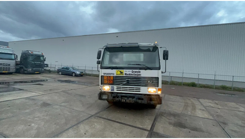 Volvo FL 7 Volvo FL7 285 Fuel tanker 4x2 - Cisternové vozidlo: obrázok 3 Volvo FL 7 Volvo FL7 285 Fuel tanker 4x2 - Cisternové vozidlo: obrázok 3