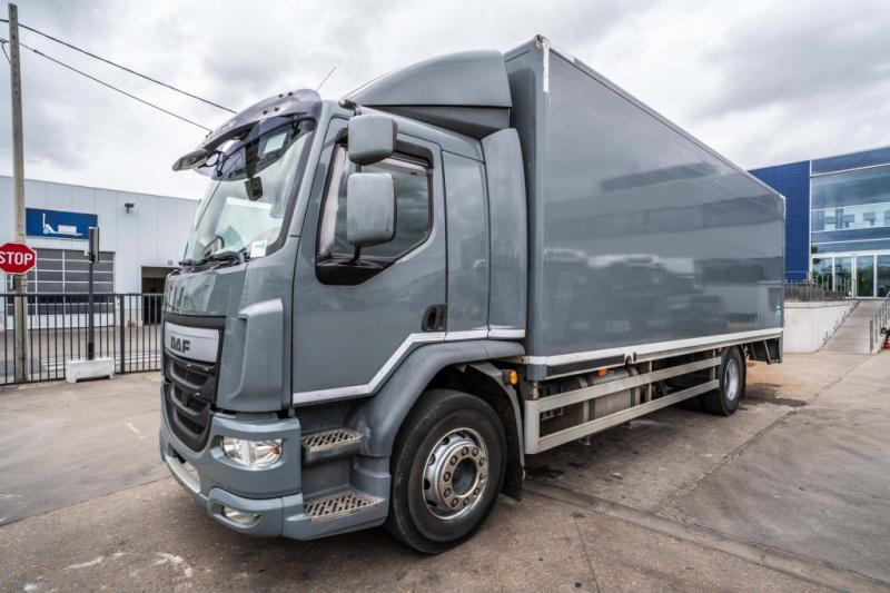 DAF LF 55.220(19 T-E6 )+DHOLLANDIA 2TON - Skříňový nákladní auto: obrázok 1 DAF LF 55.220(19 T-E6 )+DHOLLANDIA 2TON - Skříňový nákladní auto: obrázok 1