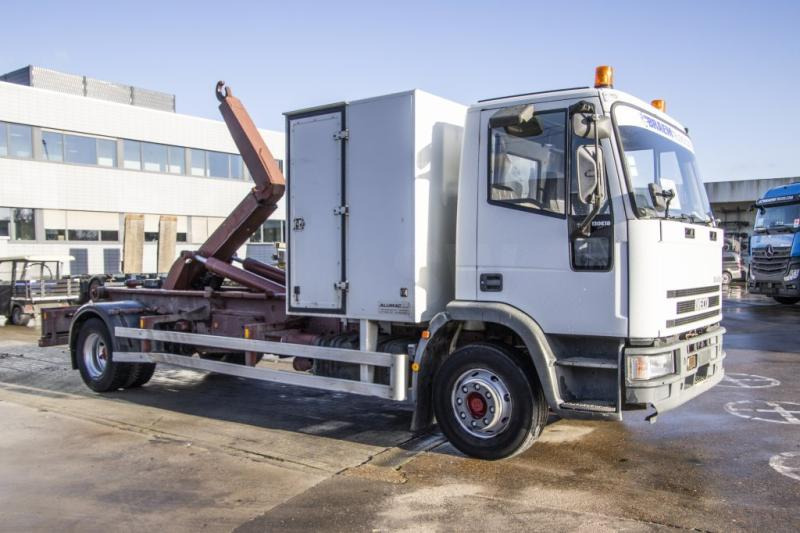 Iveco EUROCARGO 130E18 - Hákový nosič kontajnerov: obrázok 2 Iveco EUROCARGO 130E18 - Hákový nosič kontajnerov: obrázok 2