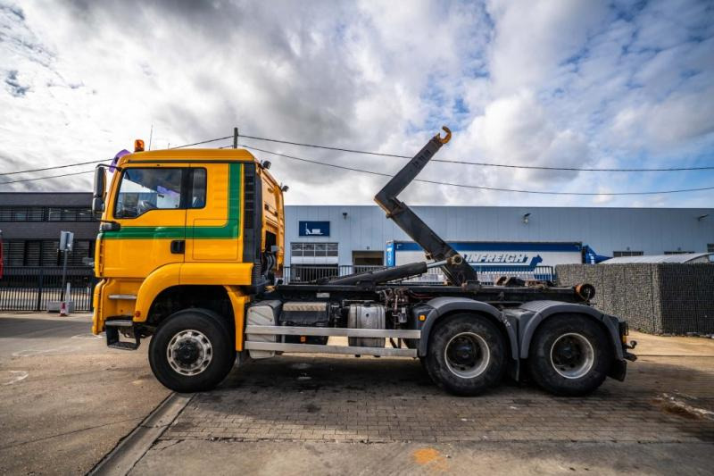 MAN TGA 33.430 BL - Hákový nosič kontajnerov: obrázok 2 MAN TGA 33.430 BL - Hákový nosič kontajnerov: obrázok 2