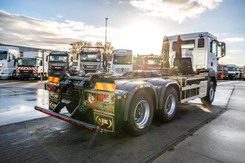 MAN TGS 33.470 BL - 64 456 KM - Hákový nosič kontajnerov: obrázok 4 MAN TGS 33.470 BL - 64 456 KM - Hákový nosič kontajnerov: obrázok 4