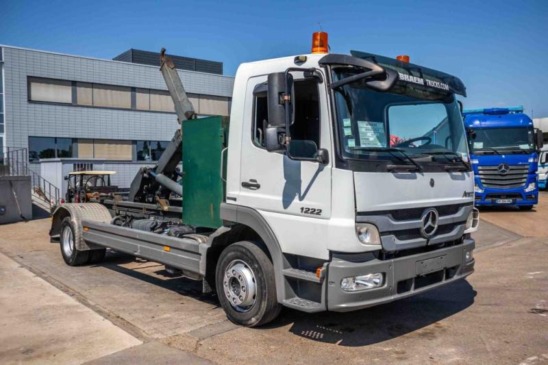 Mercedes ATEGO 1222 K - Hákový nosič kontajnerov: obrázok 2 Mercedes ATEGO 1222 K - Hákový nosič kontajnerov: obrázok 2
