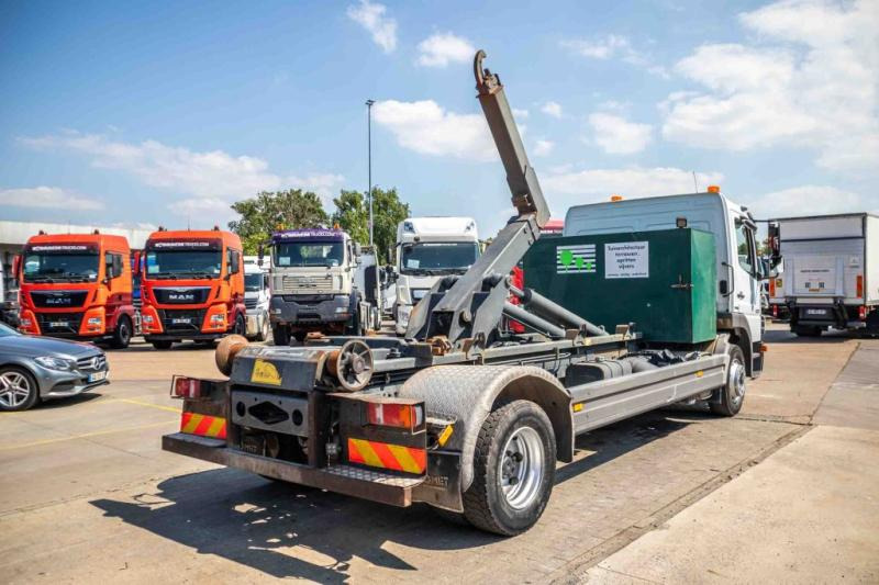 Mercedes ATEGO 1222 K - Hákový nosič kontajnerov: obrázok 3 Mercedes ATEGO 1222 K - Hákový nosič kontajnerov: obrázok 3