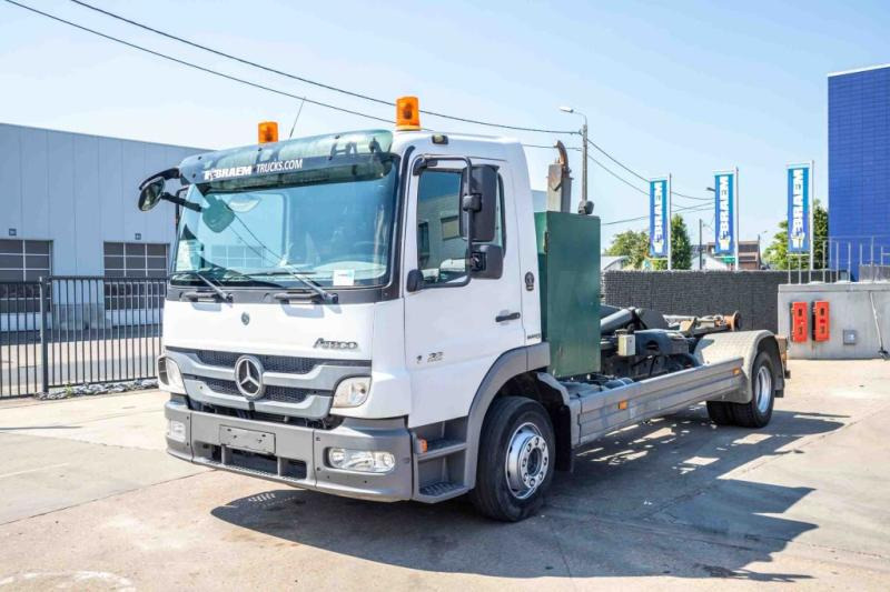 Mercedes ATEGO 1222 K - Hákový nosič kontajnerov: obrázok 5 Mercedes ATEGO 1222 K - Hákový nosič kontajnerov: obrázok 5