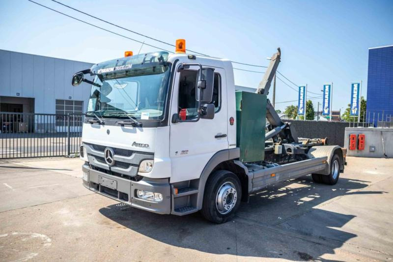 Mercedes ATEGO 1222 K - Hákový nosič kontajnerov: obrázok 1 Mercedes ATEGO 1222 K - Hákový nosič kontajnerov: obrázok 1