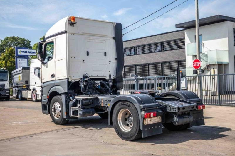 Mercedes ACTROS 1945 LS (1845 LS) - Ťahač: obrázok 4 Mercedes ACTROS 1945 LS (1845 LS) - Ťahač: obrázok 4