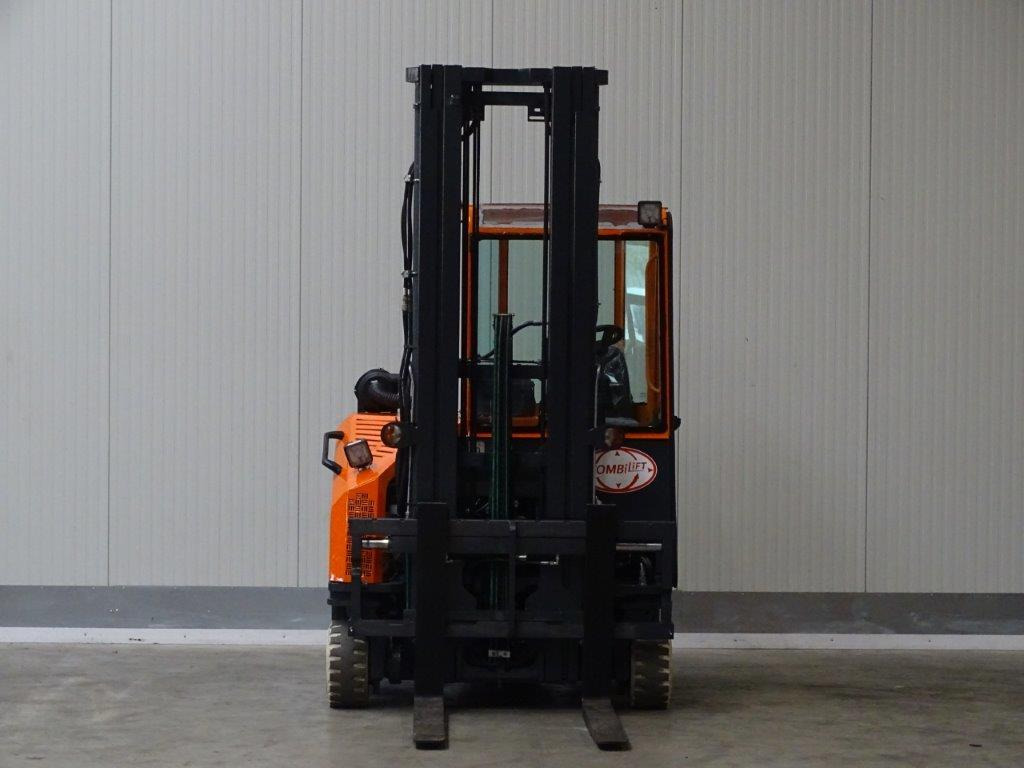 Combilift C2500CB - TRIPLEX - 4-cestný skladový zakladač: obrázok 3 Combilift C2500CB - TRIPLEX - 4-cestný skladový zakladač: obrázok 3