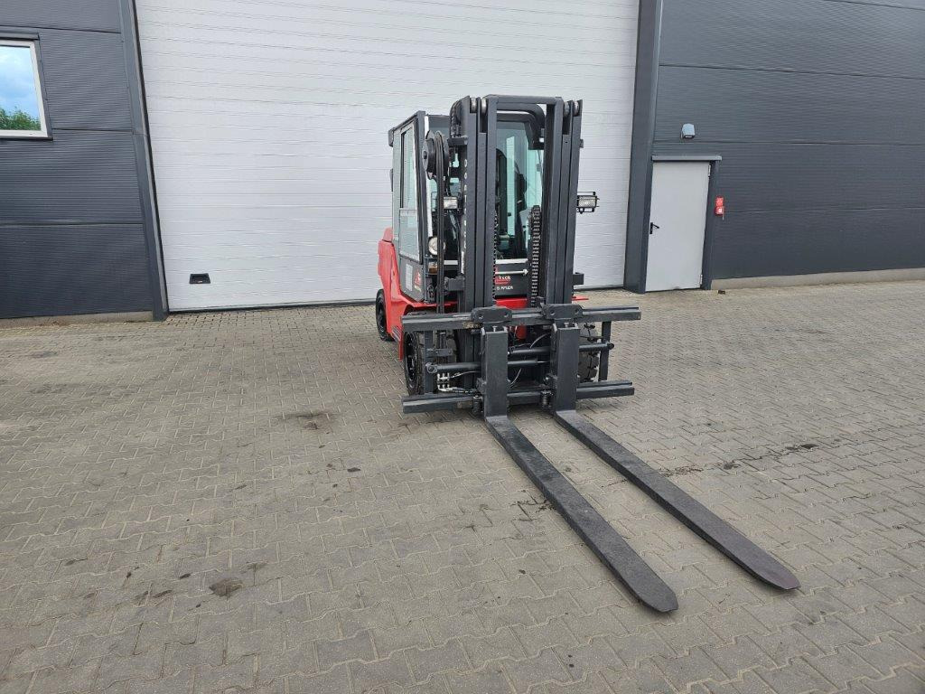 Dan Truck 8450DG Container-Indoor-Stapler -TRIPLEX - Dieselový vysokozdvižný vozík: obrázok 5 Dan Truck 8450DG Container-Indoor-Stapler -TRIPLEX - Dieselový vysokozdvižný vozík: obrázok 5