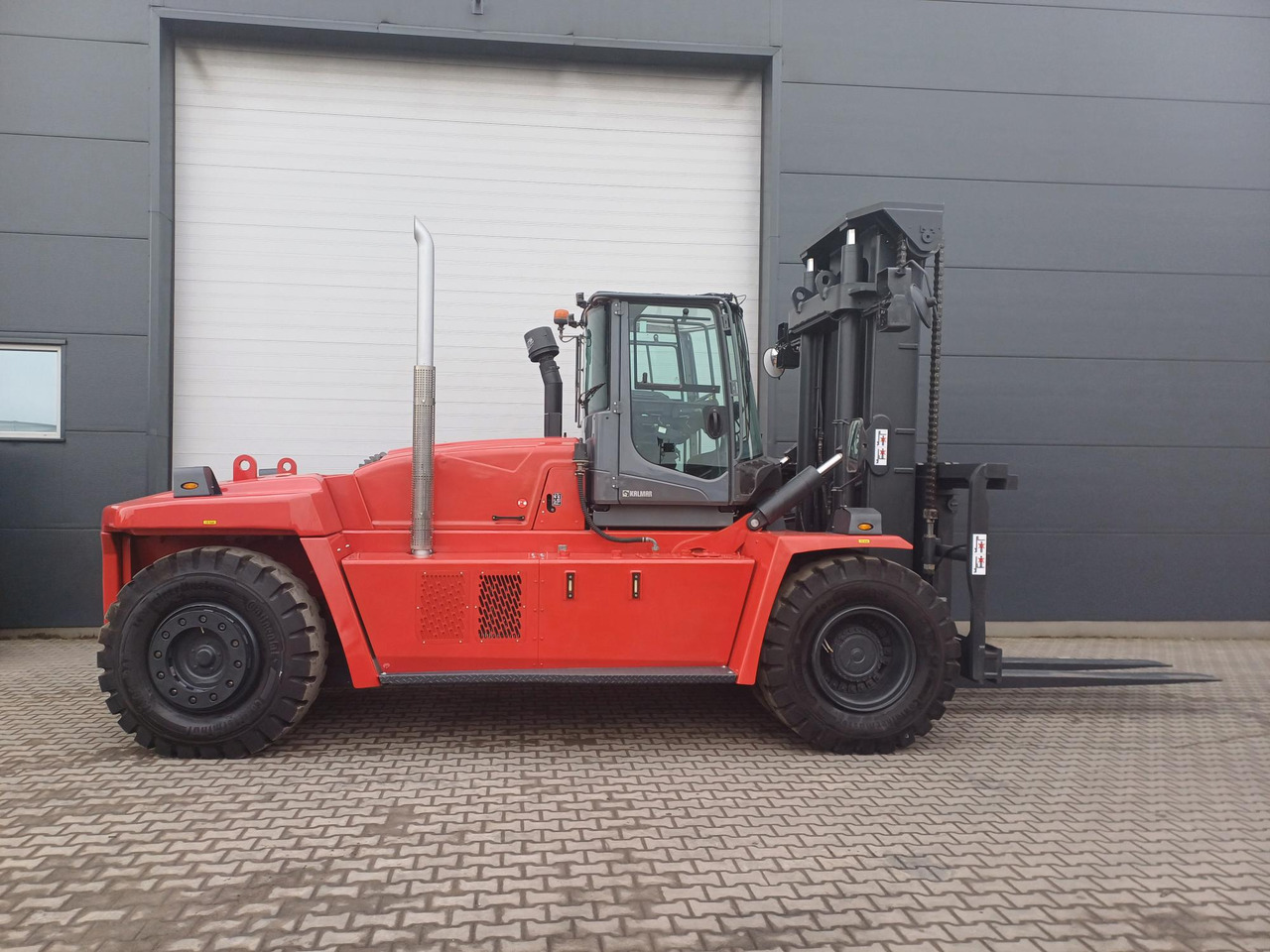 Kalmar DCG250-12LB - Dieselový vysokozdvižný vozík: obrázok 4 Kalmar DCG250-12LB - Dieselový vysokozdvižný vozík: obrázok 4