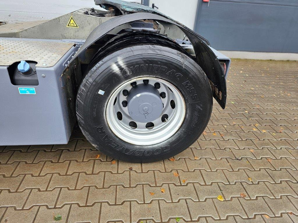 Terberg YT182 - Terminálový ťahač: obrázok 2 Terberg YT182 - Terminálový ťahač: obrázok 2