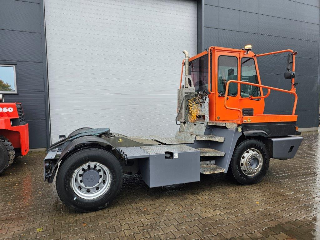 Terberg YT182 - Terminálový ťahač: obrázok 3 Terberg YT182 - Terminálový ťahač: obrázok 3