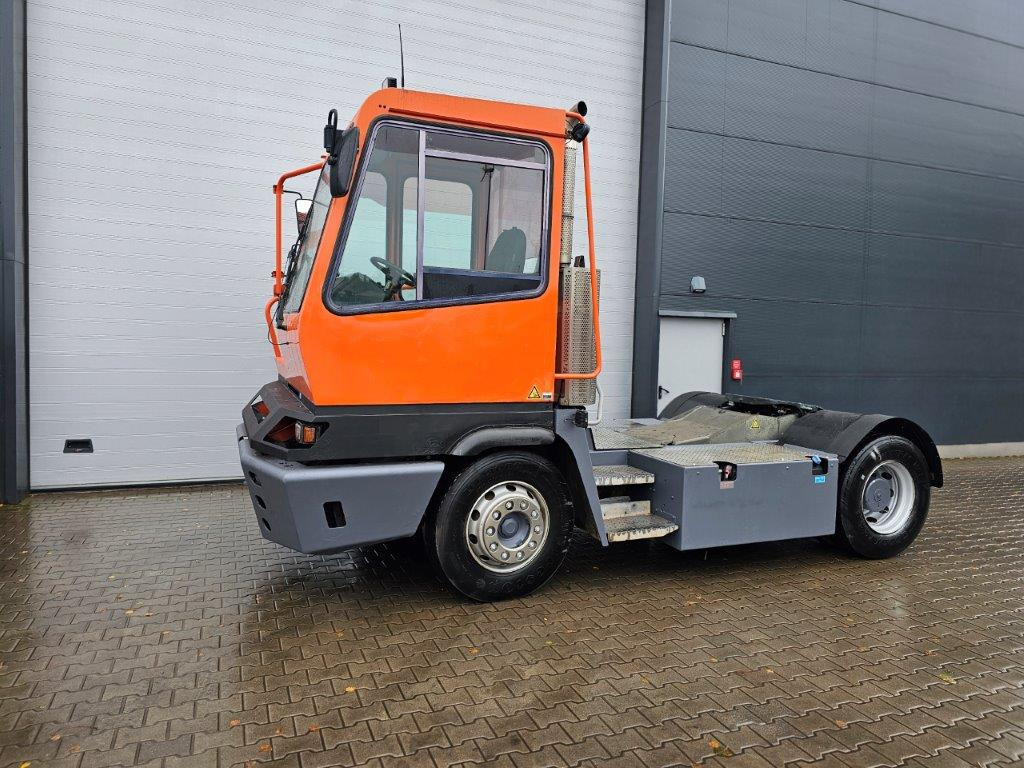 Terberg YT182 - Terminálový ťahač: obrázok 1 Terberg YT182 - Terminálový ťahač: obrázok 1