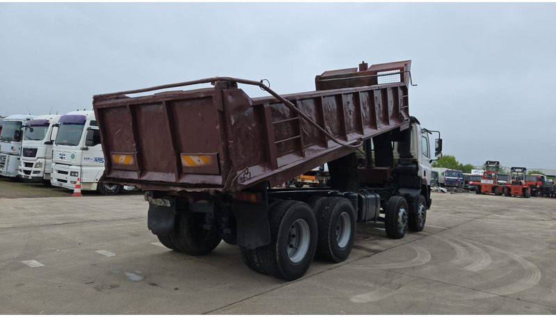 DAF 85 CF 340 (EURO 2 / MANUAL PUMP / STEEL SUSP. / POSSIBLE AS CHASSIS / 8X4) - Sklápač: obrázok 5 DAF 85 CF 340 (EURO 2 / MANUAL PUMP / STEEL SUSP. / POSSIBLE AS CHASSIS / 8X4) - Sklápač: obrázok 5