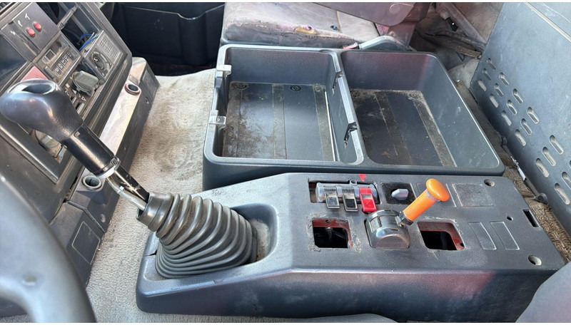 Leasing Iveco Eurotrakker 260 E 34 (POMPE MANUELLE / MANUAL PUMP / LAMES / GRAND PONT / BOITE MANUELLE) Iveco Eurotrakker 260 E 34 (POMPE MANUELLE / MANUAL PUMP / LAMES / GRAND PONT / BOITE MANUELLE): obrázok 15