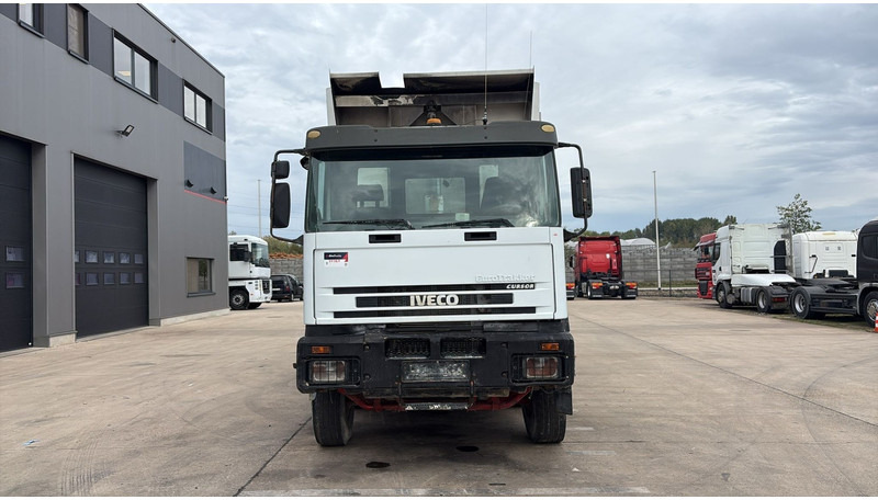 Iveco Eurotrakker 260 E32 (GRAND PONT / LAMES / POMPE MANUELLE / 8X4 / CURSOR 8) - Sklápač: obrázok 2 Iveco Eurotrakker 260 E32 (GRAND PONT / LAMES / POMPE MANUELLE / 8X4 / CURSOR 8) - Sklápač: obrázok 2