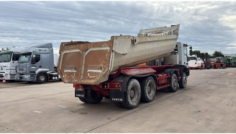 Iveco Eurotrakker 260 E32 (GRAND PONT / LAMES / POMPE MANUELLE / 8X4 / CURSOR 8) - Sklápač: obrázok 5 Iveco Eurotrakker 260 E32 (GRAND PONT / LAMES / POMPE MANUELLE / 8X4 / CURSOR 8) - Sklápač: obrázok 5