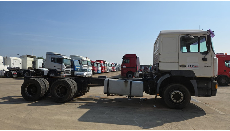 MAN 26.414 (6X4 / 6 CYLINDER / MANUAL GEARBOX / 10 TYRES / LONG CHASSIS / EURO 2) - Podvozek s kabinou: obrázok 4 MAN 26.414 (6X4 / 6 CYLINDER / MANUAL GEARBOX / 10 TYRES / LONG CHASSIS / EURO 2) - Podvozek s kabinou: obrázok 4