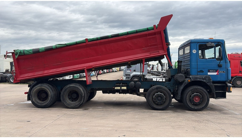 MAN 32.343 (LAMES / STEEL SUSP. / 8X4 / GRAND PONT / BIG AXLE) - Sklápač: obrázok 3 MAN 32.343 (LAMES / STEEL SUSP. / 8X4 / GRAND PONT / BIG AXLE) - Sklápač: obrázok 3