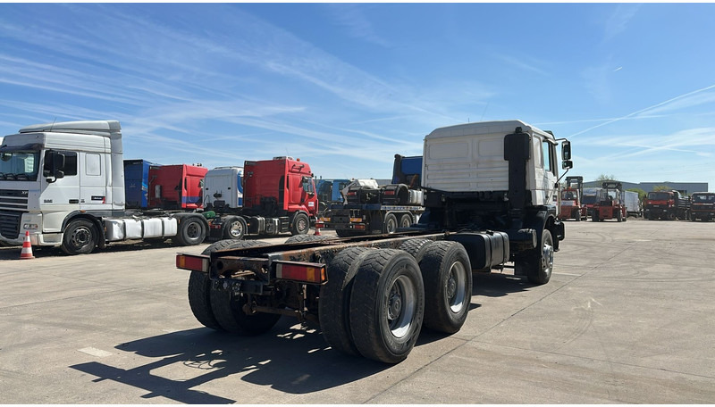 MAN 33.464 (6 CYLINDER / EURO 2 / SEMI MANUAL PUMP / BIG AXLE / STEEL SUSP. / LAMES) - Podvozek s kabinou: obrázok 4 MAN 33.464 (6 CYLINDER / EURO 2 / SEMI MANUAL PUMP / BIG AXLE / STEEL SUSP. / LAMES) - Podvozek s kabinou: obrázok 4