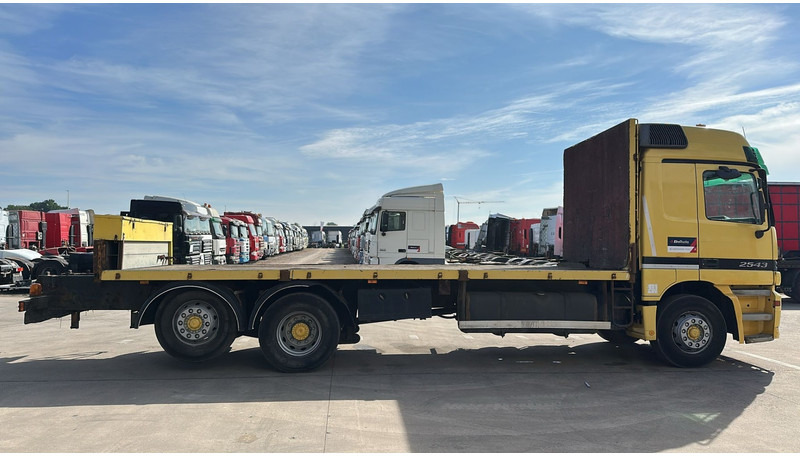 Mercedes-Benz ACTROS 2543 (EPS / 3 PEDALES / LAMES DEVANT / STEEL FRONT / PARFAIT ETAT !! / V6) - Valníkový/ Plošinový nákladný automobil: obrázok 4 Mercedes-Benz ACTROS 2543 (EPS / 3 PEDALES / LAMES DEVANT / STEEL FRONT / PARFAIT ETAT !! / V6) - Valníkový/ Plošinový nákladný automobil: obrázok 4