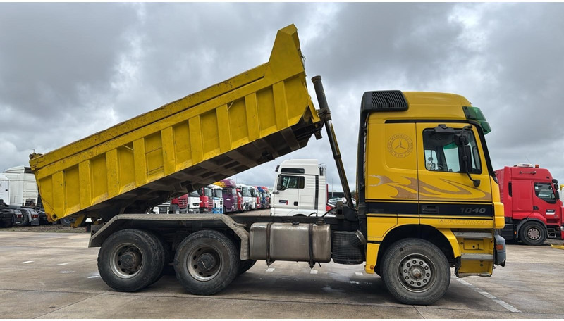Mercedes-Benz ACTROS 2640 (EPS / LAMES / GRAND PONT / 6X4 / 3 PEDALES) - Sklápač: obrázok 3 Mercedes-Benz ACTROS 2640 (EPS / LAMES / GRAND PONT / 6X4 / 3 PEDALES) - Sklápač: obrázok 3