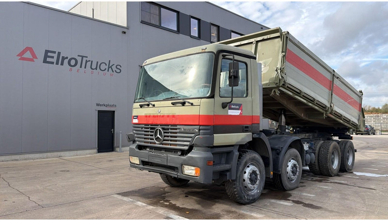 Mercedes-Benz Actros 3235 (EPS / LAMES / GRAND PONT / STEEL SUSP. / 3 PEDALES / MP1) - Sklápač: obrázok 1 Mercedes-Benz Actros 3235 (EPS / LAMES / GRAND PONT / STEEL SUSP. / 3 PEDALES / MP1) - Sklápač: obrázok 1