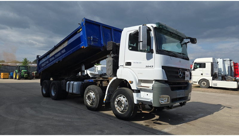 Mercedes-Benz Axor 3243 (BOITE MANUELLE / MANUAL GEARBOX / LAMES / 8X4 / MANUAL GETRIEBE) - Sklápač: obrázok 4 Mercedes-Benz Axor 3243 (BOITE MANUELLE / MANUAL GEARBOX / LAMES / 8X4 / MANUAL GETRIEBE) - Sklápač: obrázok 4