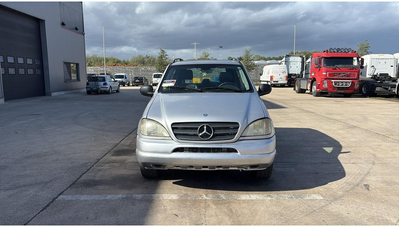 Mercedes-Benz M-Klasse ML 270 CDI - SUV: obrázok 2 Mercedes-Benz M-Klasse ML 270 CDI - SUV: obrázok 2