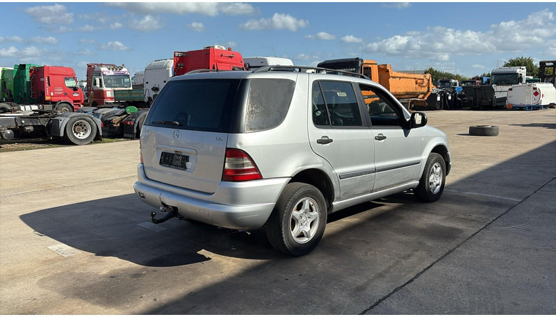 Mercedes-Benz M-Klasse ML 270 CDI - SUV: obrázok 4 Mercedes-Benz M-Klasse ML 270 CDI - SUV: obrázok 4