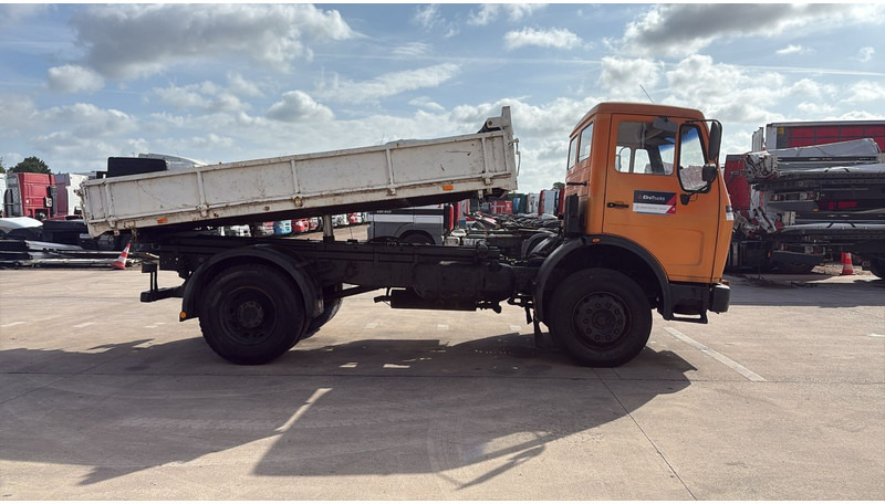 Mercedes-Benz SK 1628 (V8 / LAMES / GRAND PONT / POMPE MANUELLE) - Sklápač: obrázok 4 Mercedes-Benz SK 1628 (V8 / LAMES / GRAND PONT / POMPE MANUELLE) - Sklápač: obrázok 4