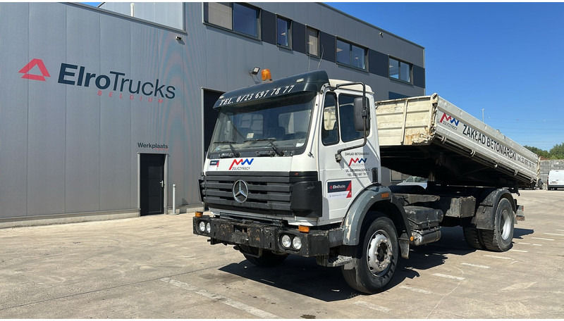 Mercedes-Benz SK 1820 (POMPE MANUELLE / LAMES / GRAND PONT / TRES PROPRE) - Sklápač: obrázok 1 Mercedes-Benz SK 1820 (POMPE MANUELLE / LAMES / GRAND PONT / TRES PROPRE) - Sklápač: obrázok 1