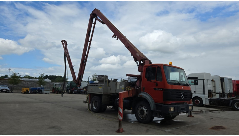 Mercedes-Benz SK 1824 (V6 / LAMES / GRAND PONT / PUTZMEISTER 24M/ JOYSTICK / RADIO) - Autočerpadlo: obrázok 3 Mercedes-Benz SK 1824 (V6 / LAMES / GRAND PONT / PUTZMEISTER 24M/ JOYSTICK / RADIO) - Autočerpadlo: obrázok 3