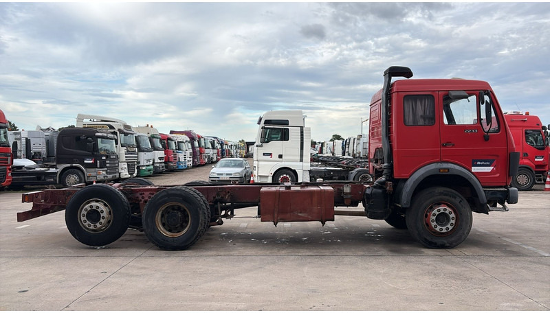 Mercedes-Benz SK 2233 (GRAND PONT / V8 AVEC 2X TURBO / BIG AXLE) - Podvozek s kabinou: obrázok 3 Mercedes-Benz SK 2233 (GRAND PONT / V8 AVEC 2X TURBO / BIG AXLE) - Podvozek s kabinou: obrázok 3