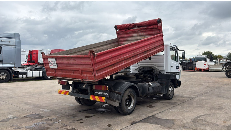 Mercedes-Benz SK 814 (SPER / AUXILAIRY / MANUAL PUMP / STEEL SUSP. / 6 CYLINDER / 3 WAY TIPPER / PERFECT) - Sklápač: obrázok 4 Mercedes-Benz SK 814 (SPER / AUXILAIRY / MANUAL PUMP / STEEL SUSP. / 6 CYLINDER / 3 WAY TIPPER / PERFECT) - Sklápač: obrázok 4