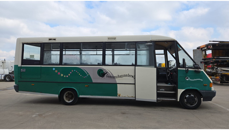 Mercedes-Benz Vario 614 (BELGIAN BUS / 34 SEATS / MANUAL PUMP / LAMES / STEEL SUSP.) - Mestský autobus: obrázok 4 Mercedes-Benz Vario 614 (BELGIAN BUS / 34 SEATS / MANUAL PUMP / LAMES / STEEL SUSP.) - Mestský autobus: obrázok 4