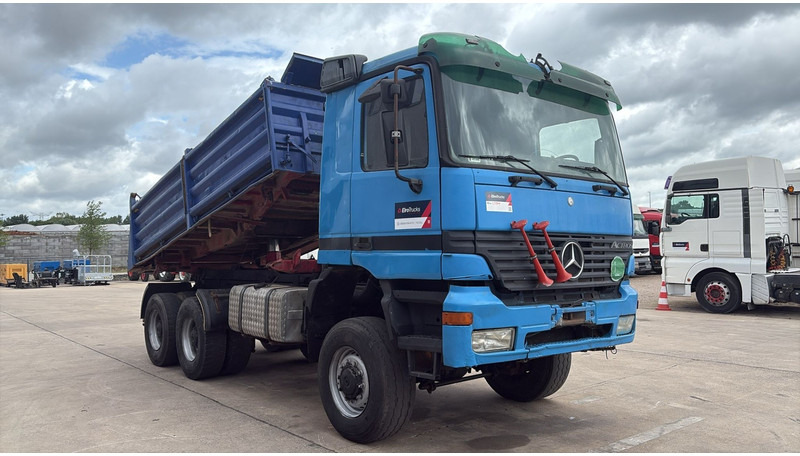 Mercedes-Benz actros 3340 (6X6 / BOITE MANUELLE /MANUAL GEARBOX / 3 PONTS / V6 / MP1) - Sklápač: obrázok 3 Mercedes-Benz actros 3340 (6X6 / BOITE MANUELLE /MANUAL GEARBOX / 3 PONTS / V6 / MP1) - Sklápač: obrázok 3