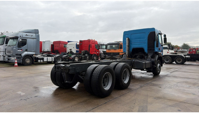 Renault KERAX 420 (LAMES / GRAND PONT / STEEL SUSP. / BIG AXLE / MANUAL GEARBOX / BOITE MANUELLE) - Podvozek s kabinou: obrázok 4 Renault KERAX 420 (LAMES / GRAND PONT / STEEL SUSP. / BIG AXLE / MANUAL GEARBOX / BOITE MANUELLE) - Podvozek s kabinou: obrázok 4