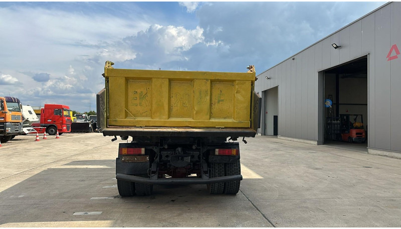 Renault Kerax 385 (POMPE MANUELLE / MANUAL PUMP / 6X4 / LAMES / GRAND PONT) - Sklápač: obrázok 5 Renault Kerax 385 (POMPE MANUELLE / MANUAL PUMP / 6X4 / LAMES / GRAND PONT) - Sklápač: obrázok 5